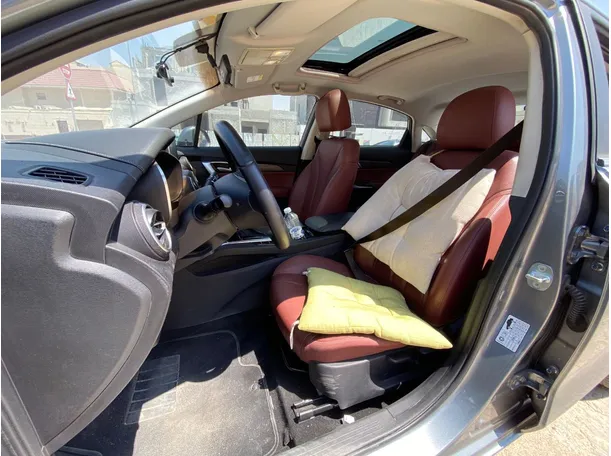 Car image 11