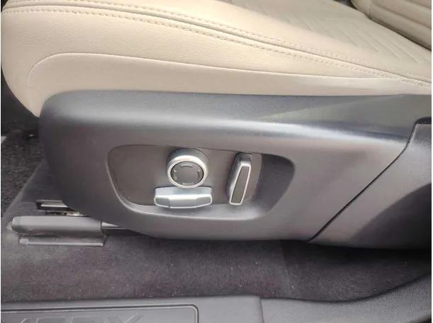 Car image 40