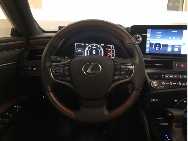 Car image 17