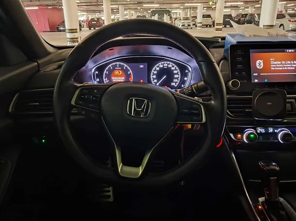 Car image 18