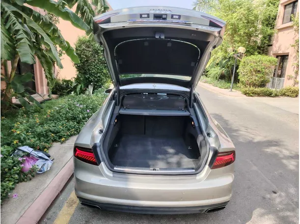 Car image 29
