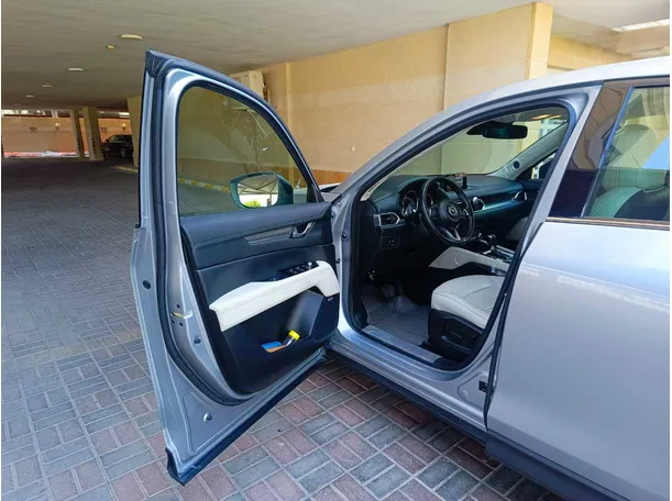 Car image 12