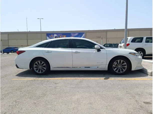 Car image 4