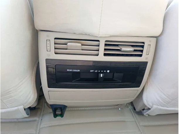 Car image 37