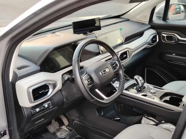 Car image 13