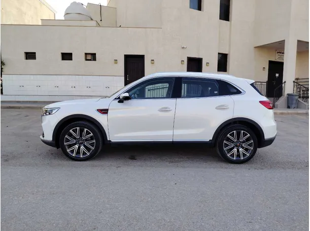 Car image 8