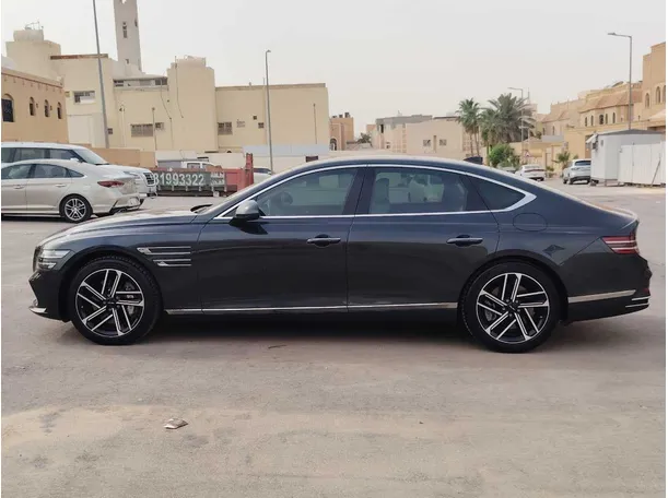 Car image 8