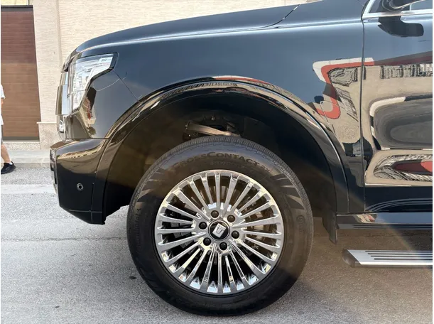 Car image 9