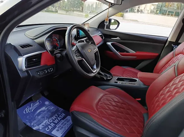 Car image 11