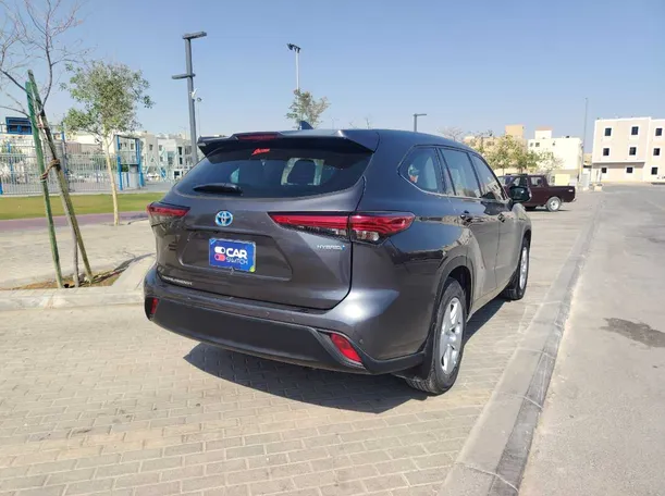 Car image 5