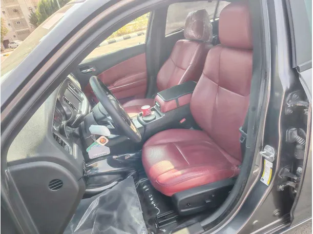 Car image 12