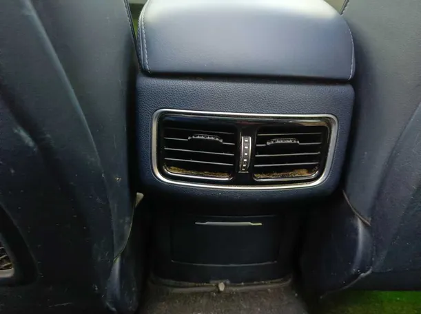 Car image 27