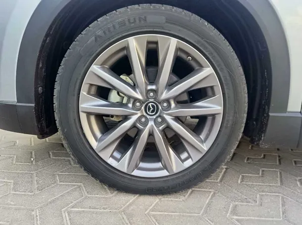 Car image 10