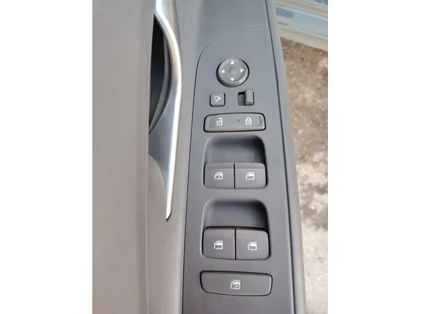 Car image 28