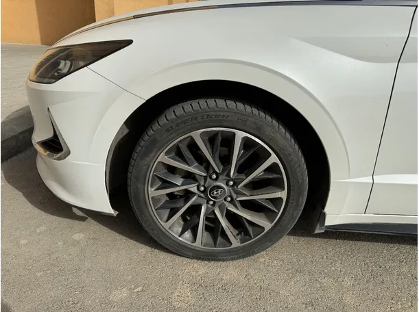 Car image 8