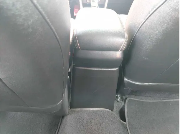 Car image 32