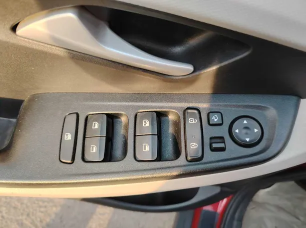Car image 34