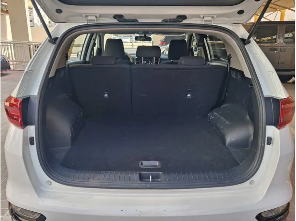 Car image 18
