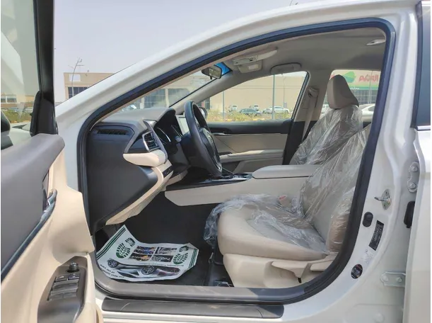 Car image 11
