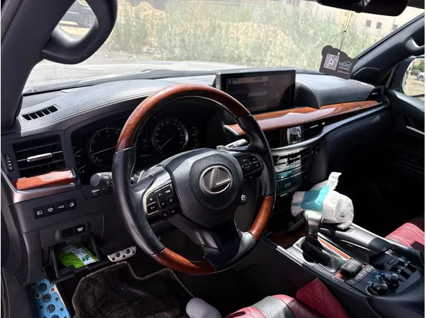Car image 13