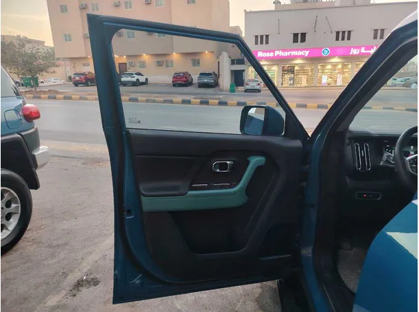 Car image 11