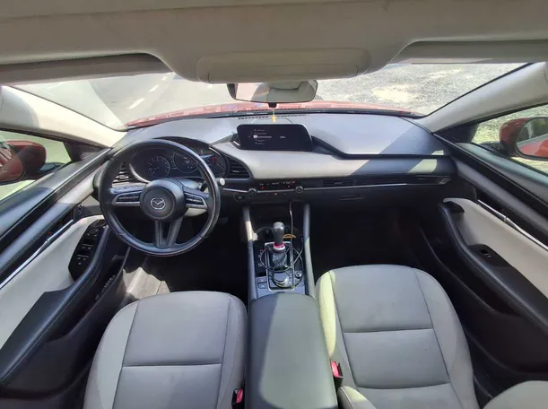 Car image 14