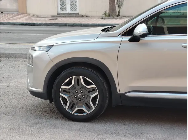 Car image 9