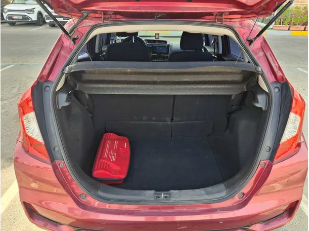 Car image 19