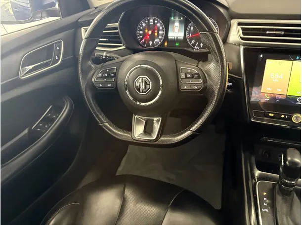 Car image 18