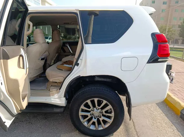 Car image 16