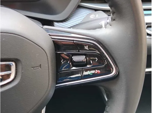 Car image 25