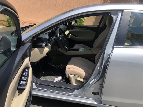 Car image 12