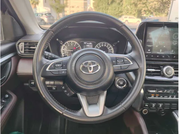 Car image 23