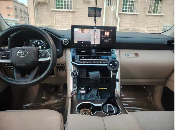 Car image 21