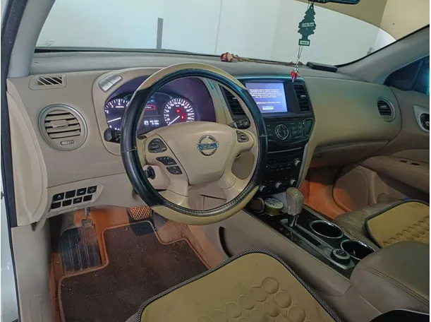 Car image 11