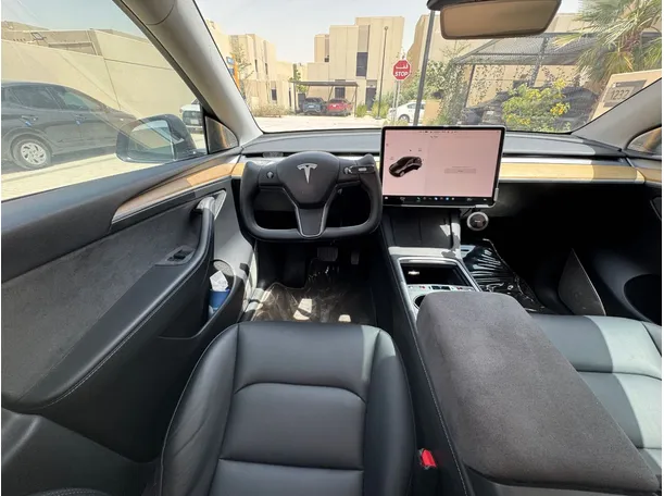 Car image 16