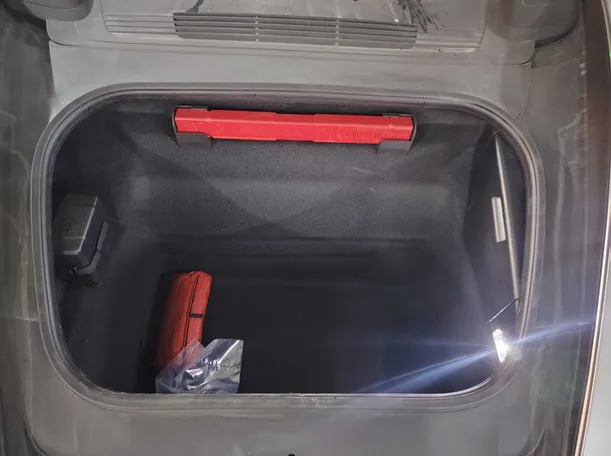 Car image 27