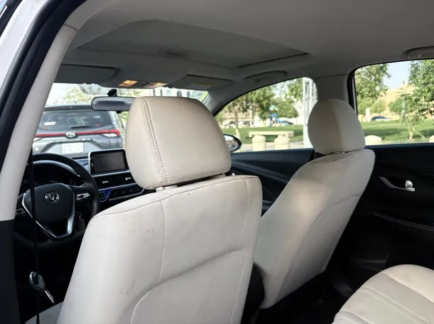 Car image 17