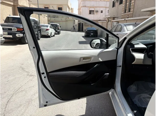 Car image 10