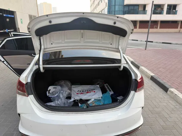 Car image 18