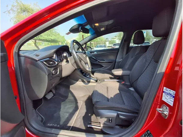 Car image 12