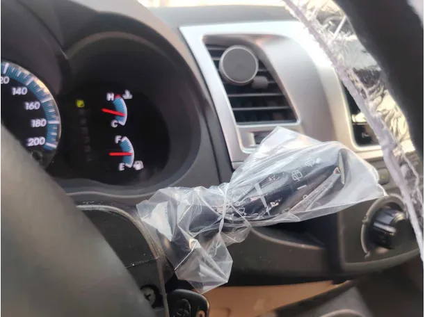 Car image 25