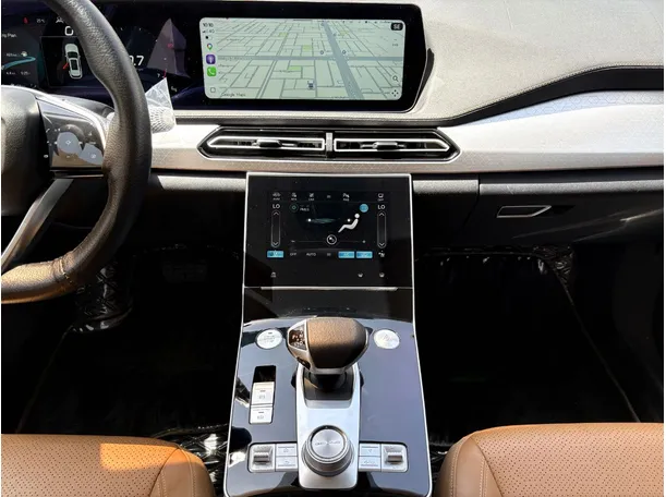 Car image 19