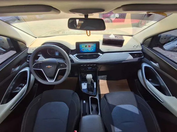 Car image 14