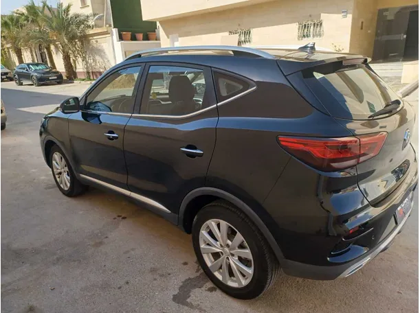 Car image 8