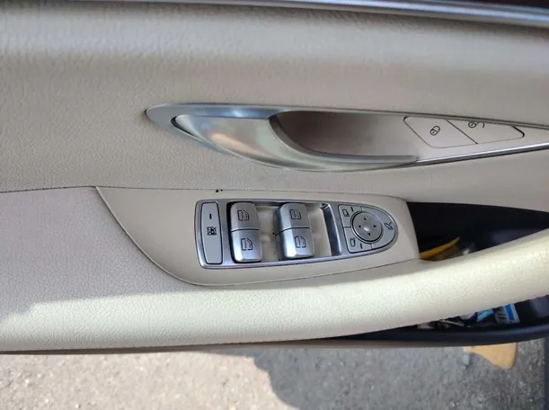 Car image 36