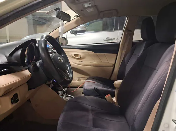 Car image 13