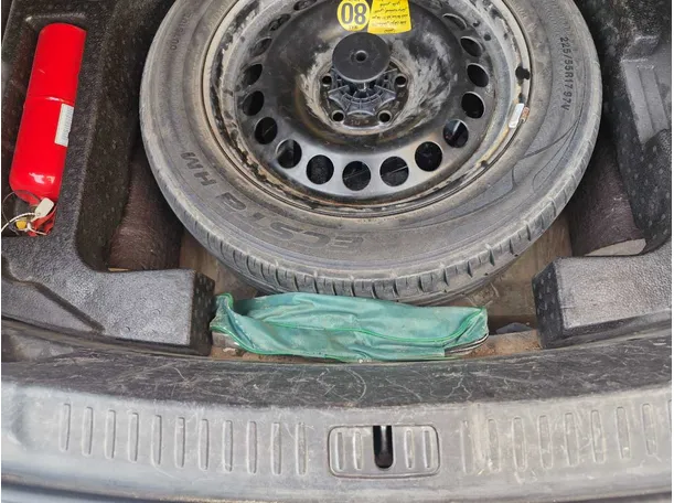 Car image 23