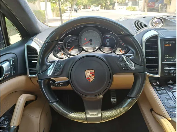 Car image 17