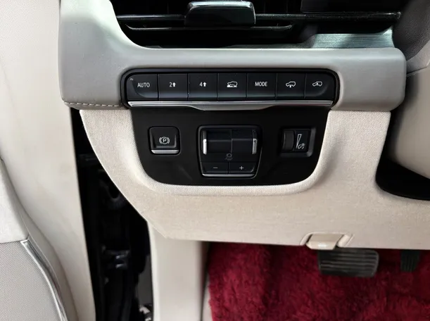 Car image 26